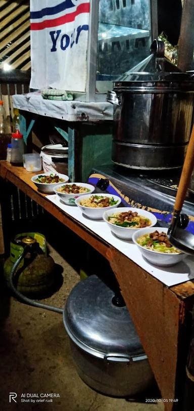 MIE AYAM DAN BAKSO ENAK BANJARAN