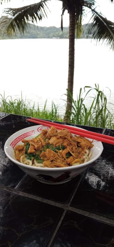 MIE AYAM DAN BAKSO PAK GIYANTO