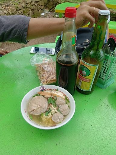 MIE AYAM DAN BAKSO PAK GIYANTO