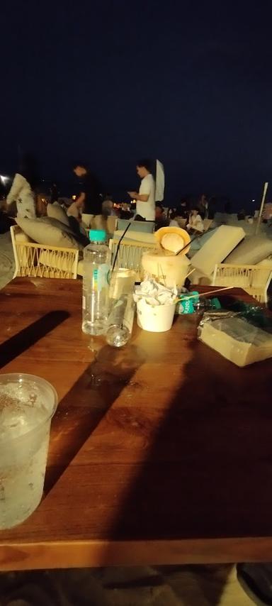 BEACH BAR BY KINGSMAN