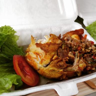 AYAM PENYET DUA SAMBAL