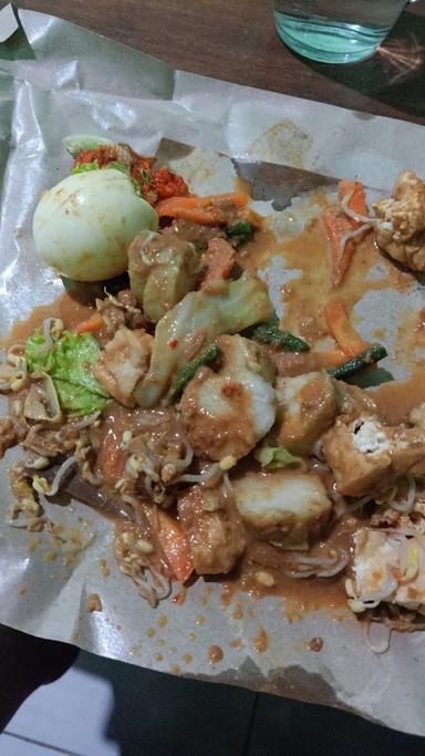 GADO GADO BU YULI