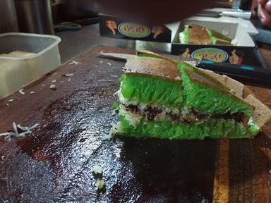 MARTABAK & KUE BANDUNG OISHI