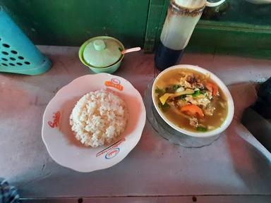 LANUD MADIUN SEDIA # SOTO... # GADO GADO..# KAREDOK... # SEGO PECEL KHAS MADIUN... DAN MINUMAN SEGAR KOPI...