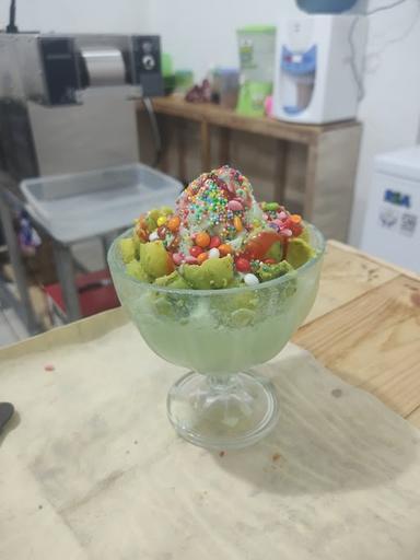 ICE CREAM SERUT DADAKAN