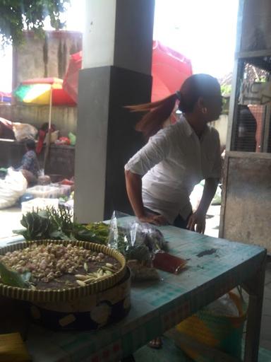 SATE MBAH AMAT (DALDIRI POJOK PASAR KT GD)