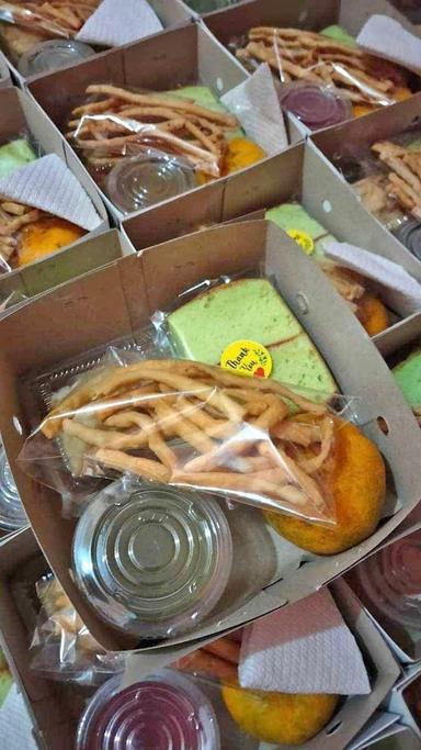 SNACK BOX JAJANAN PASAR PADANG