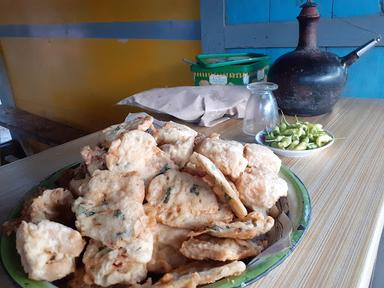 WARUNG LONTONG DAN SATE AYAM KRADENAN