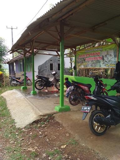 WARUNG KOPI/ES KELAPA MUDA