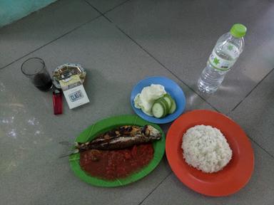 RUMAH MAKAN PECAK BANDENG