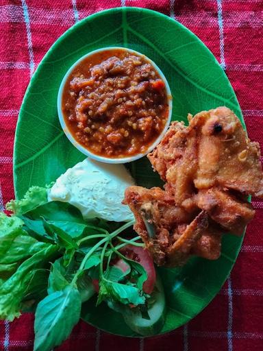 WARUNG PECEL LELE DIENG ASRI