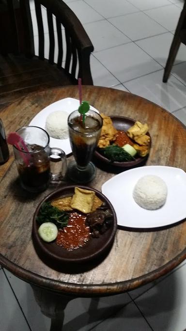 WARUNG & CAFE JEMBER