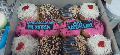 YEYEN DEWI JAJAN DONUT