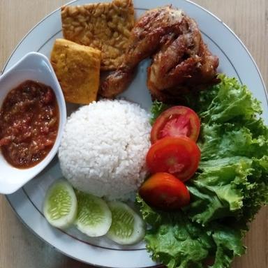 AYAM PENYET D'COBEK