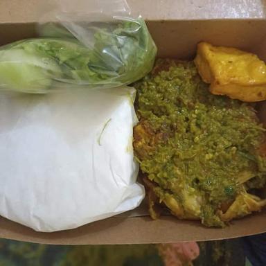 AYAM PENYET SAMBEL IJO NGANGENI