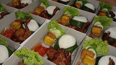 DAPUR MAMA ( AYAM PENYET + AYAM BAKAR )