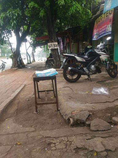 RUMAH MAKAN PADANG KAMPOENG ONE