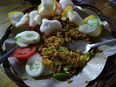 WARUNG MAKAN DEPAN GANG ASEM