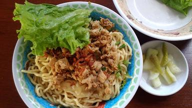 PANGSIT MIE AYAM TUBAN (SENTRA PKL INDRAPURA)