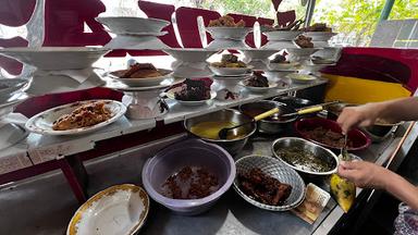 WARUNG NASI IDOLA MASAKAN PADANG