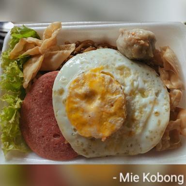 MIE PEDAS KOBONG