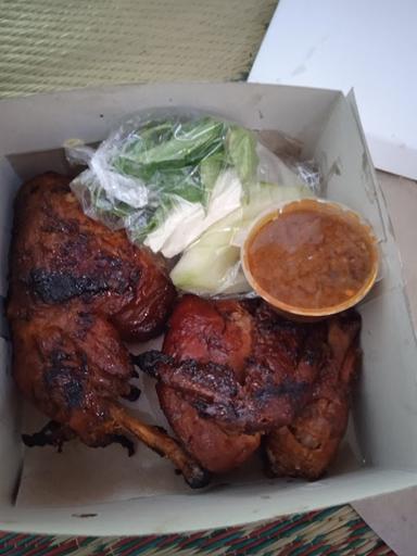 AYAM BAKAR TREMBIS, PARANGTRITIS