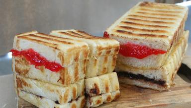 ROTI BAKAR, SAUNG BAMBU