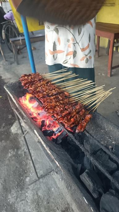 SATE AYAM MADURA CAK UMAR