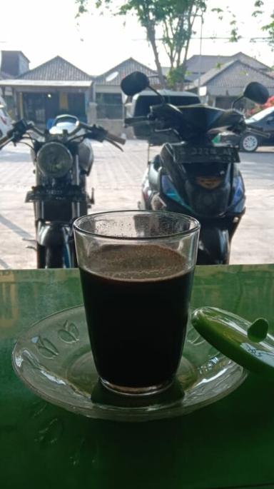 WARUNG KOPI PODJOK KOLAM