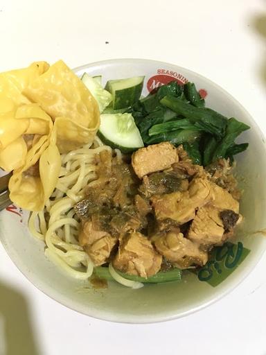 BAKSO & MIE AYAM TERUNG