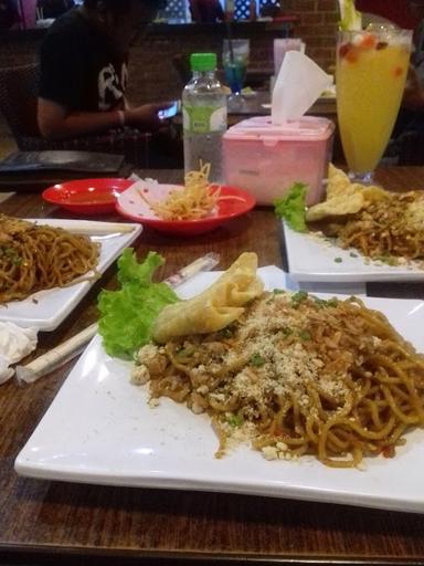 MIE SETAN+CEKER DINAMIT