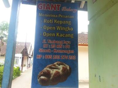 GIANT BAKERY