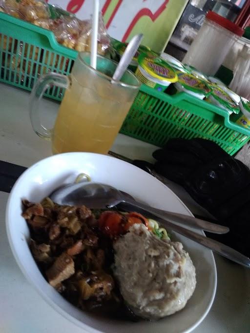 BAKSO DAN MIE AYAM PASAR SLOROK