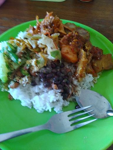 WARUNG MAKAN BABI GULING MERTA RAHAYU