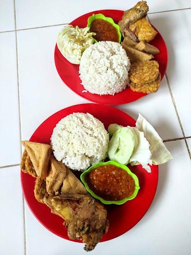 WARUNG MAKAN KAMPUNG TENGAH