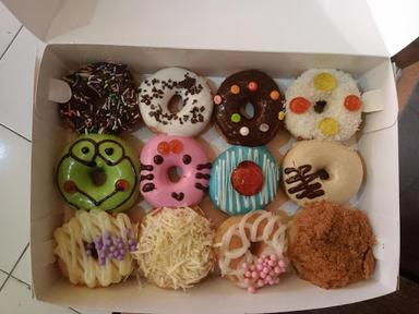 DONAT MADU CIHANJUANG