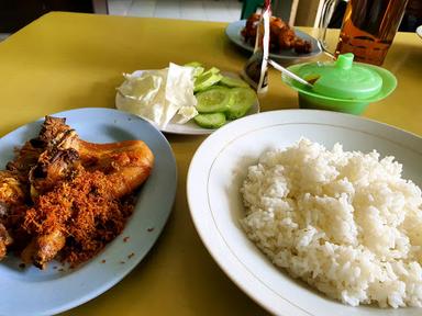 WARUNG NASI ABAH WARI