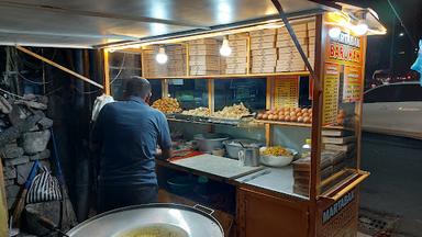 MARTABAK DAN MOLEN TEGAL