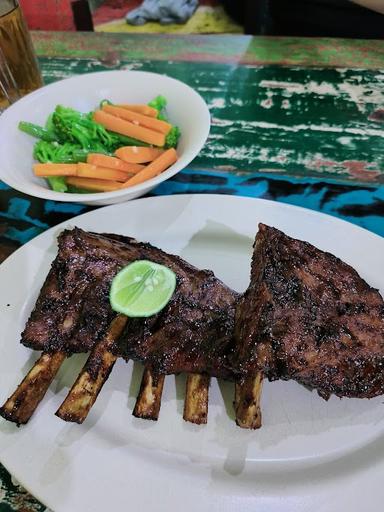 NAUGHTY NURI'S RIBS BALI