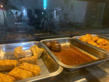 WARUNG NASI KUTA BU NANA