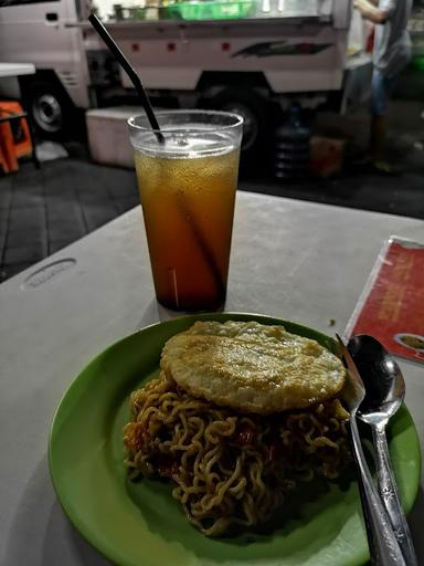 KEDAI INDOMIE JANDA NGAMUK