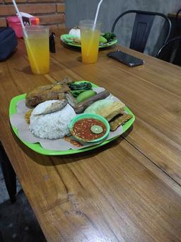 Photo's Ayam Tempong Ibu Sri Legendaris