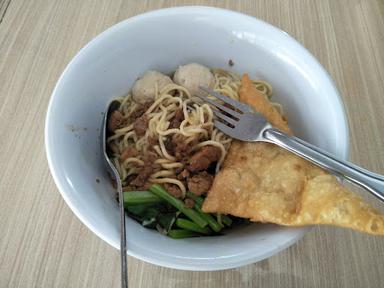 BEST NUDLE IN BALI MIE AYAM BU SAM