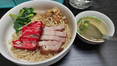 LUCKY 8 ROAST PORK NOODLE DEWI SRI KUTA BAKMI BABI