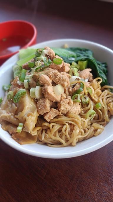 MIE AYAM K-OPROLL ( CHICKEN NOODLE)