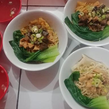 MIE AYAM K-OPROLL ( CHICKEN NOODLE)