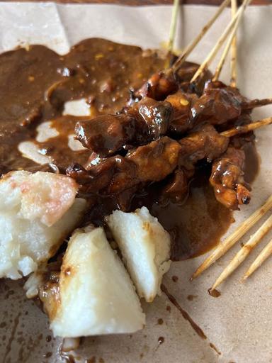 SATAY ( LAMB , CHICKEN ) , LAMB SOUP ( FRESH AND GOOD TASTE )