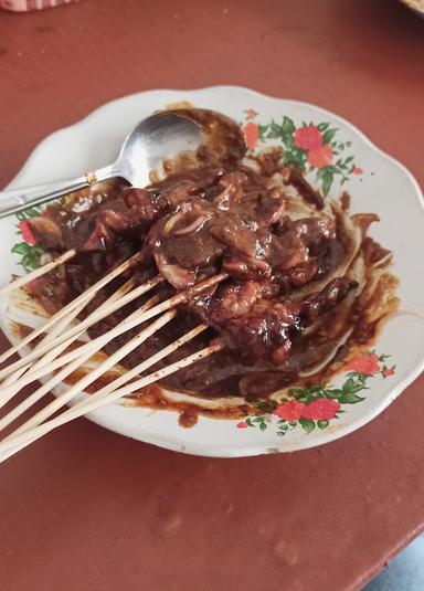 SATAY ( LAMB , CHICKEN ) , LAMB SOUP ( FRESH AND GOOD TASTE )