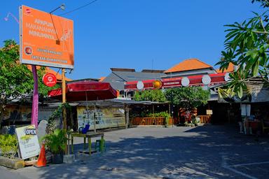 SATE BABI BAWAH POHON