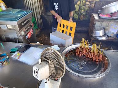 SATE BABI BAWAH POHON